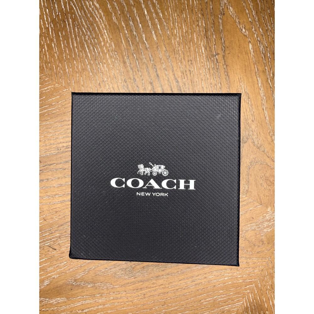 Coach Women’s Stainless Steel Watch Silver Dial Bracelet New With Box - Picture 6 of 6